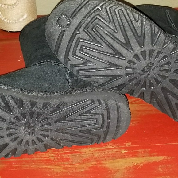 Uggs - Picture 2 of 4